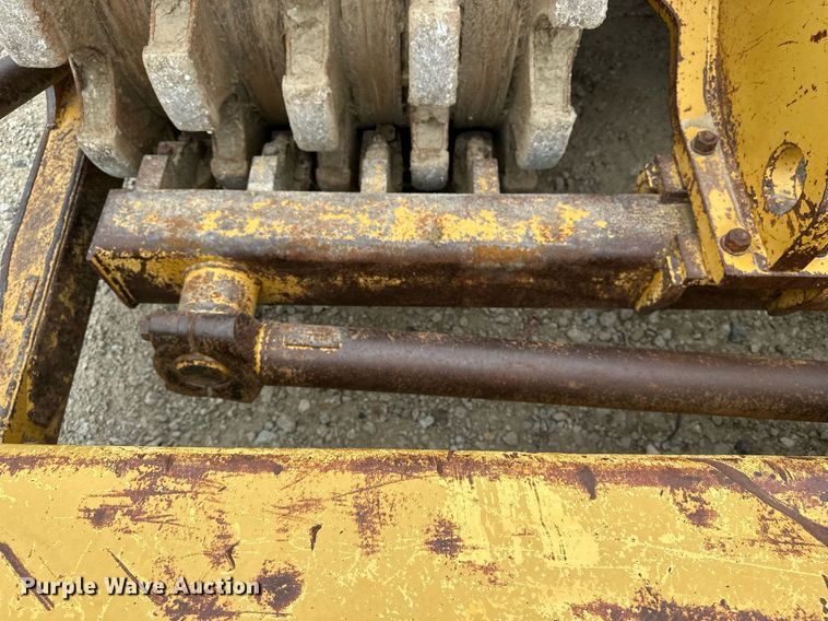 image for item DR3762 2004 Caterpillar 815F soil compactor