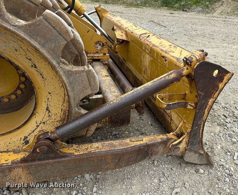 image for item DR3762 2004 Caterpillar 815F soil compactor