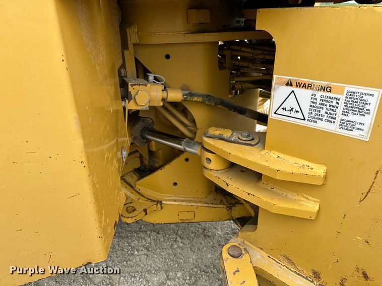 image for item DR3762 2004 Caterpillar 815F soil compactor