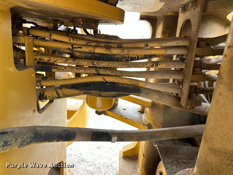 image for item DR3762 2004 Caterpillar 815F soil compactor