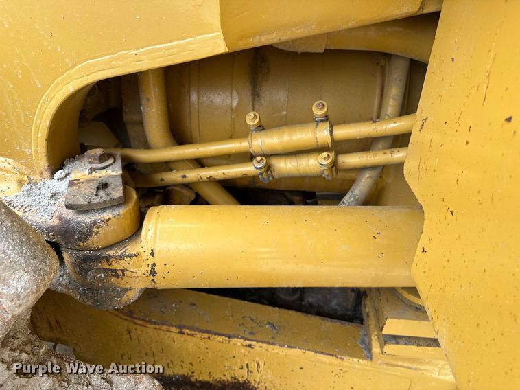 image for item DR3762 2004 Caterpillar 815F soil compactor
