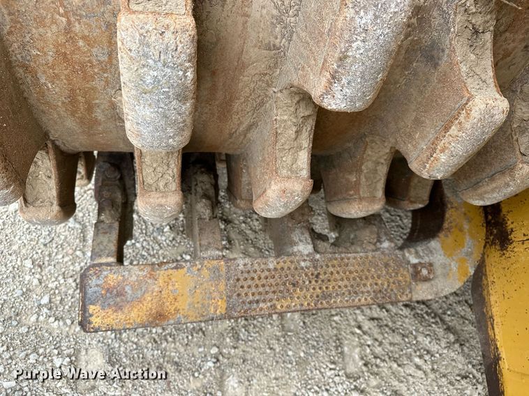 image for item DR3762 2004 Caterpillar 815F soil compactor