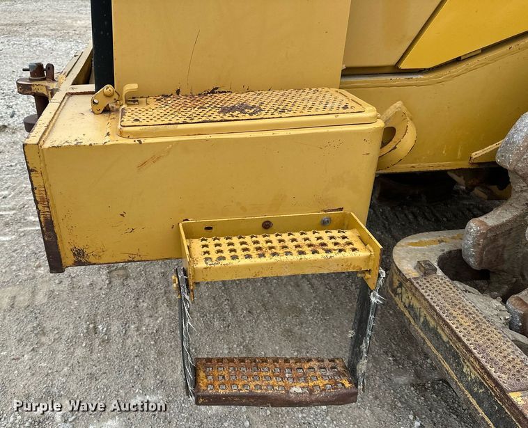 image for item DR3762 2004 Caterpillar 815F soil compactor