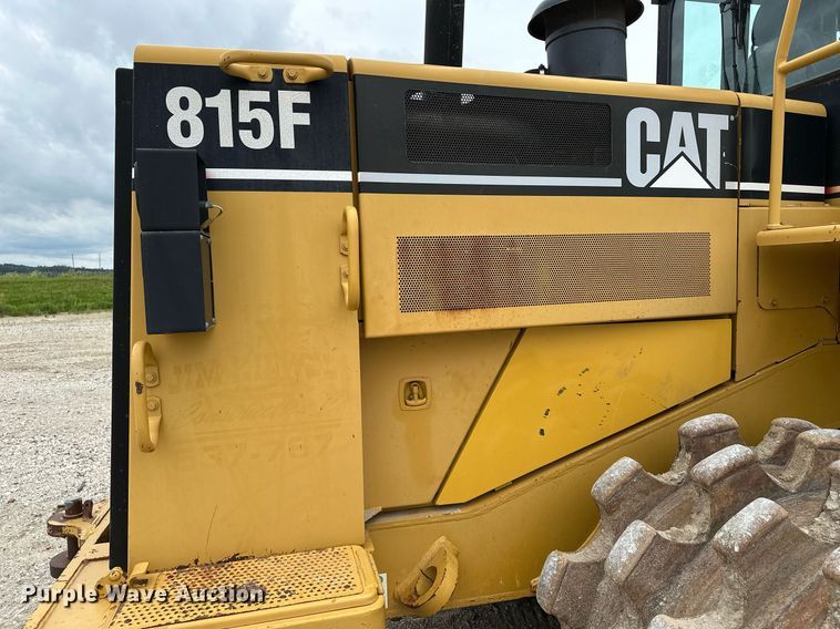 image for item DR3762 2004 Caterpillar 815F soil compactor