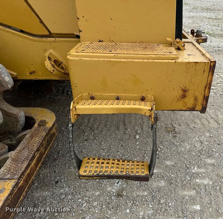image for item DR3762 2004 Caterpillar 815F soil compactor