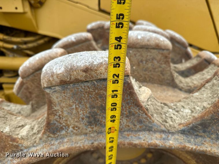 image for item DR3762 2004 Caterpillar 815F soil compactor