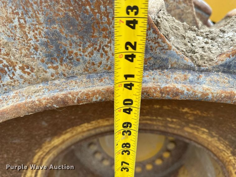 image for item DR3762 2004 Caterpillar 815F soil compactor