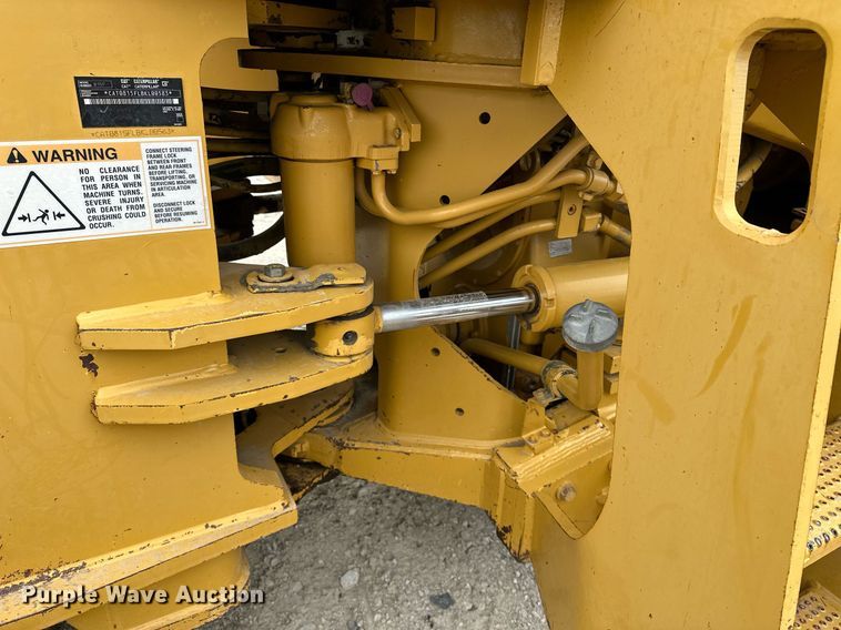 image for item DR3762 2004 Caterpillar 815F soil compactor