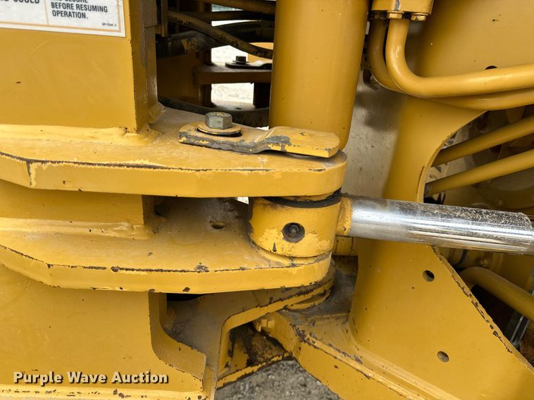 image for item DR3762 2004 Caterpillar 815F soil compactor