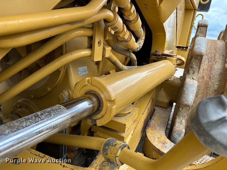 image for item DR3762 2004 Caterpillar 815F soil compactor