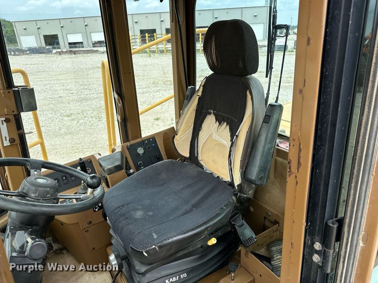 image for item DR3762 2004 Caterpillar 815F soil compactor