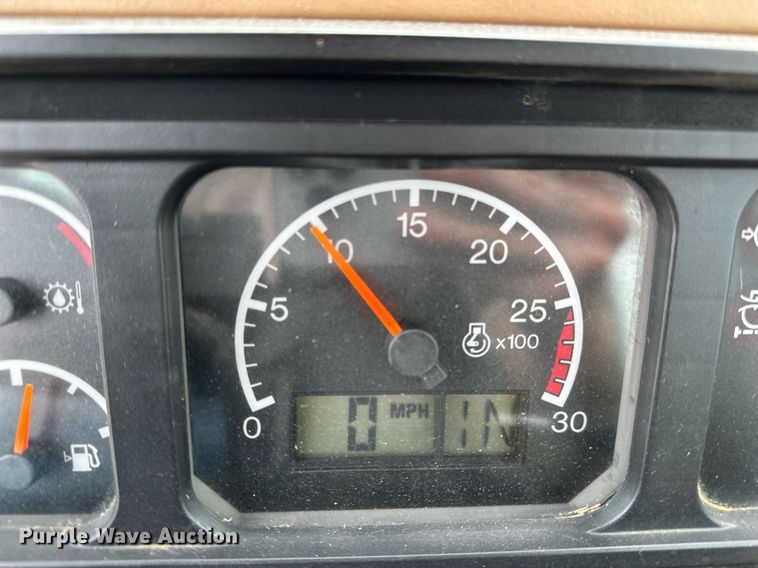 image for item DR3762 2004 Caterpillar 815F soil compactor