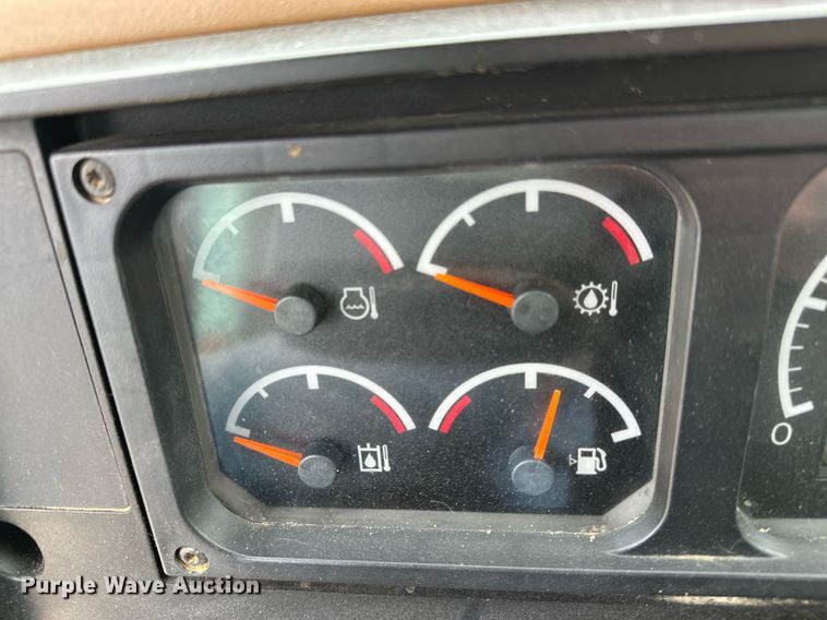 image for item DR3762 2004 Caterpillar 815F soil compactor