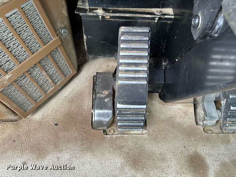 image for item DR3762 2004 Caterpillar 815F soil compactor