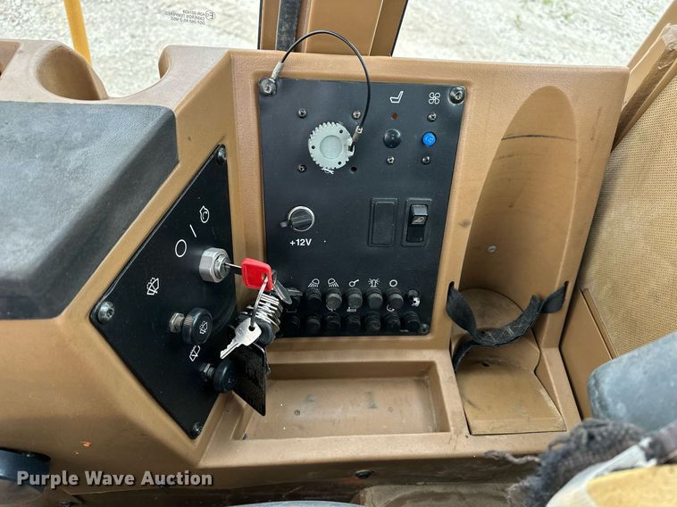 image for item DR3762 2004 Caterpillar 815F soil compactor