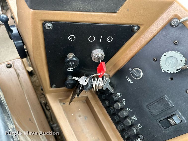 image for item DR3762 2004 Caterpillar 815F soil compactor