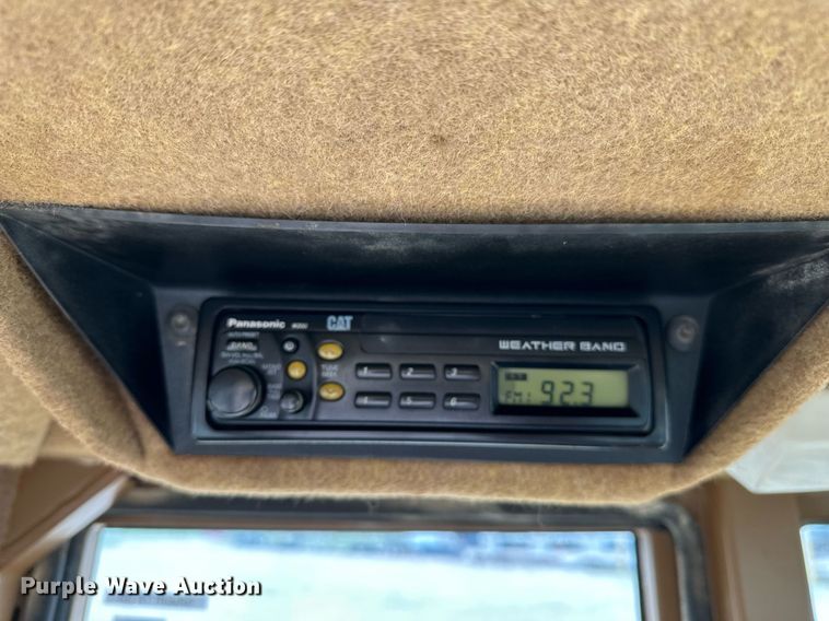 image for item DR3762 2004 Caterpillar 815F soil compactor