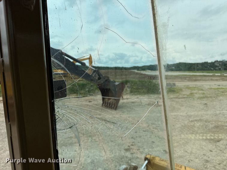 image for item DR3762 2004 Caterpillar 815F soil compactor