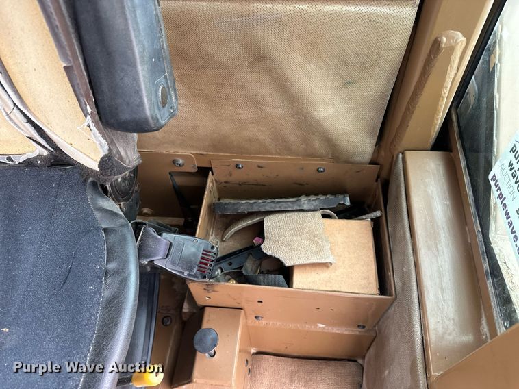 image for item DR3762 2004 Caterpillar 815F soil compactor