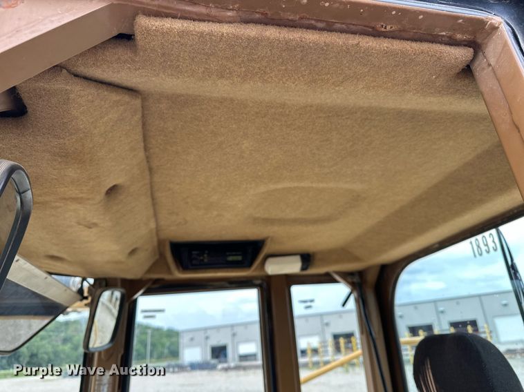 image for item DR3762 2004 Caterpillar 815F soil compactor