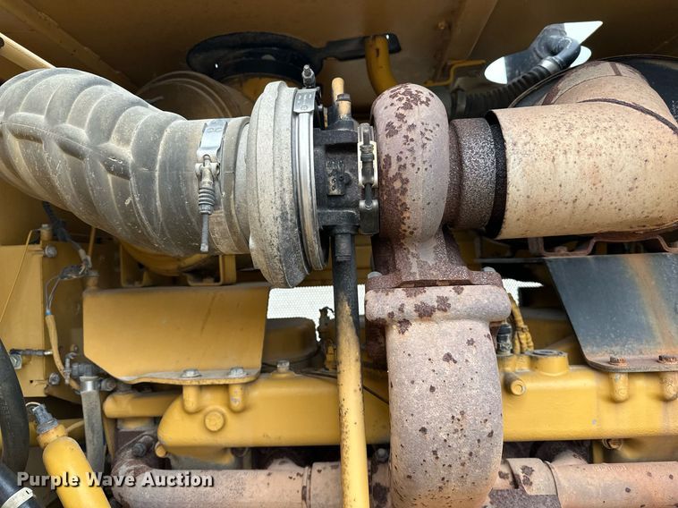 image for item DR3762 2004 Caterpillar 815F soil compactor