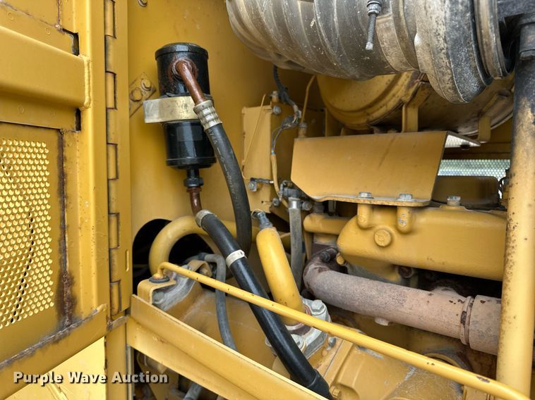 image for item DR3762 2004 Caterpillar 815F soil compactor