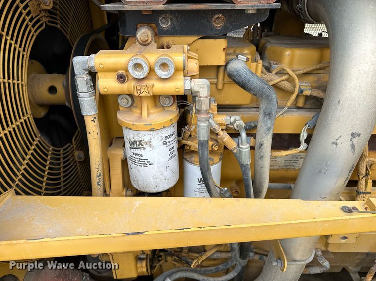 image for item DR3762 2004 Caterpillar 815F soil compactor