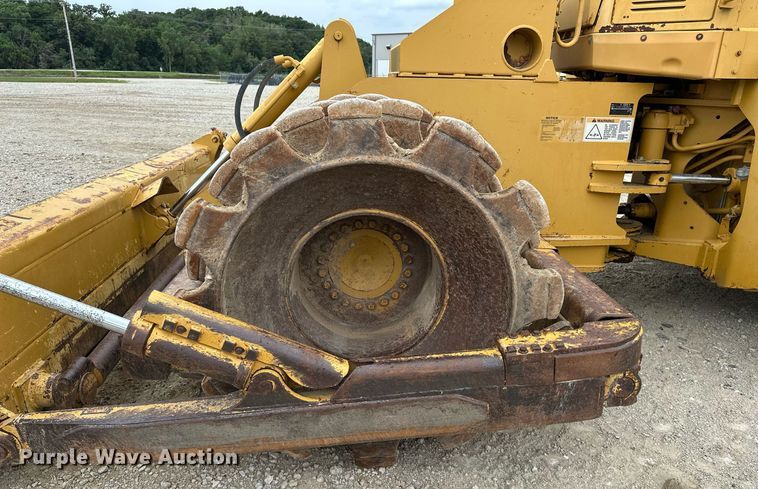 image for item DR3762 2004 Caterpillar 815F soil compactor