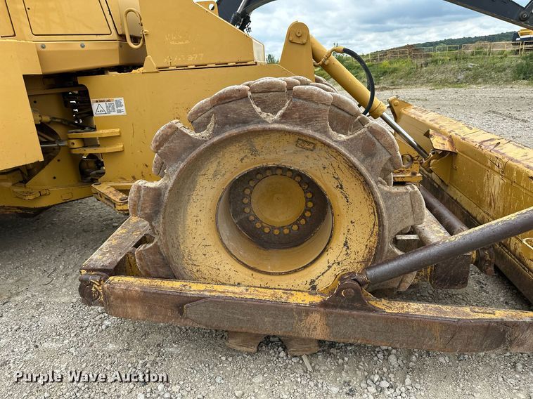 image for item DR3762 2004 Caterpillar 815F soil compactor