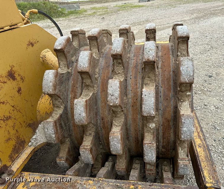 image for item DR3762 2004 Caterpillar 815F soil compactor