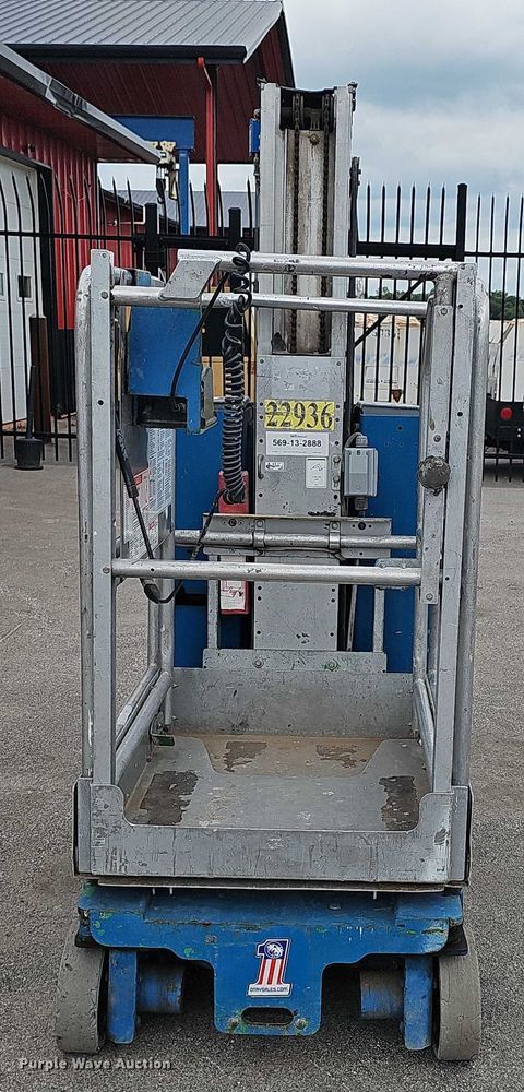 image for item DR3915 2009 Genie Runabout GR-20 vertical lift