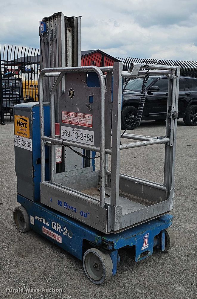 image for item DR3915 2009 Genie Runabout GR-20 vertical lift