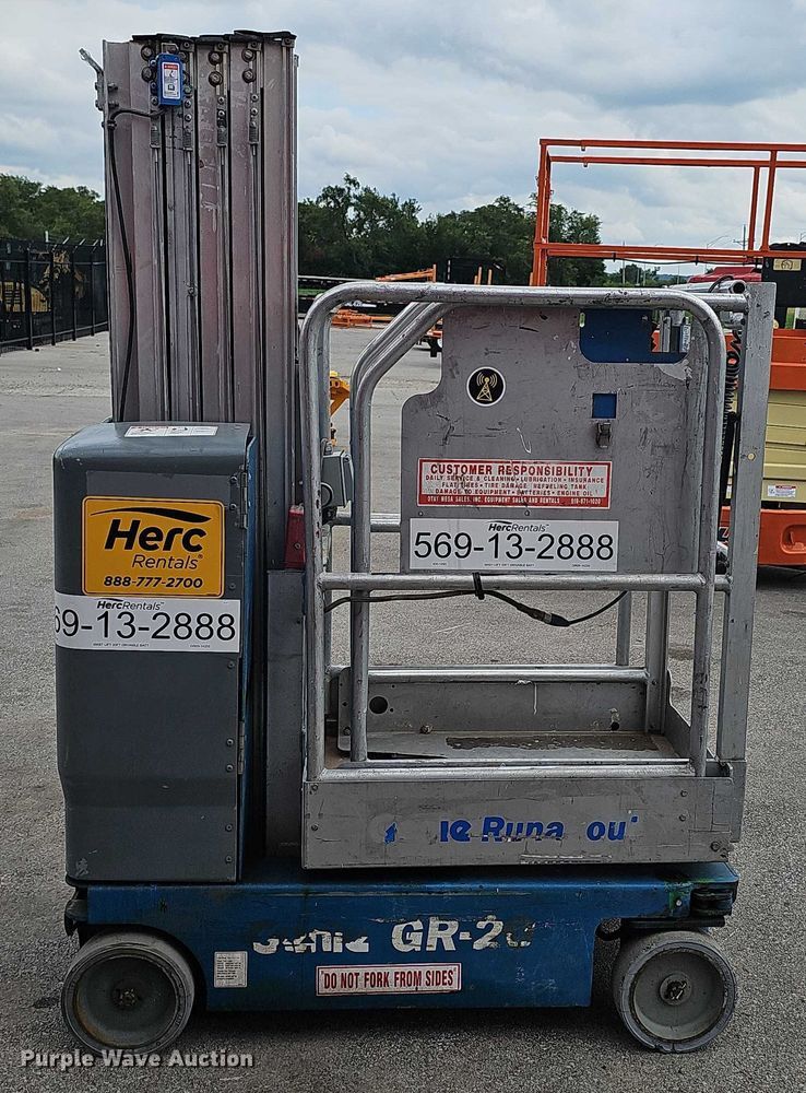 image for item DR3915 2009 Genie Runabout GR-20 vertical lift