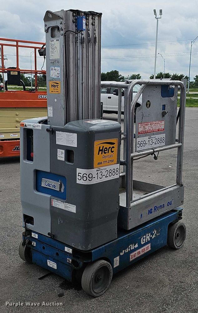image for item DR3915 2009 Genie Runabout GR-20 vertical lift