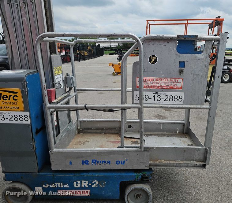 image for item DR3915 2009 Genie Runabout GR-20 vertical lift