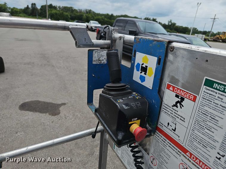 image for item DR3915 2009 Genie Runabout GR-20 vertical lift