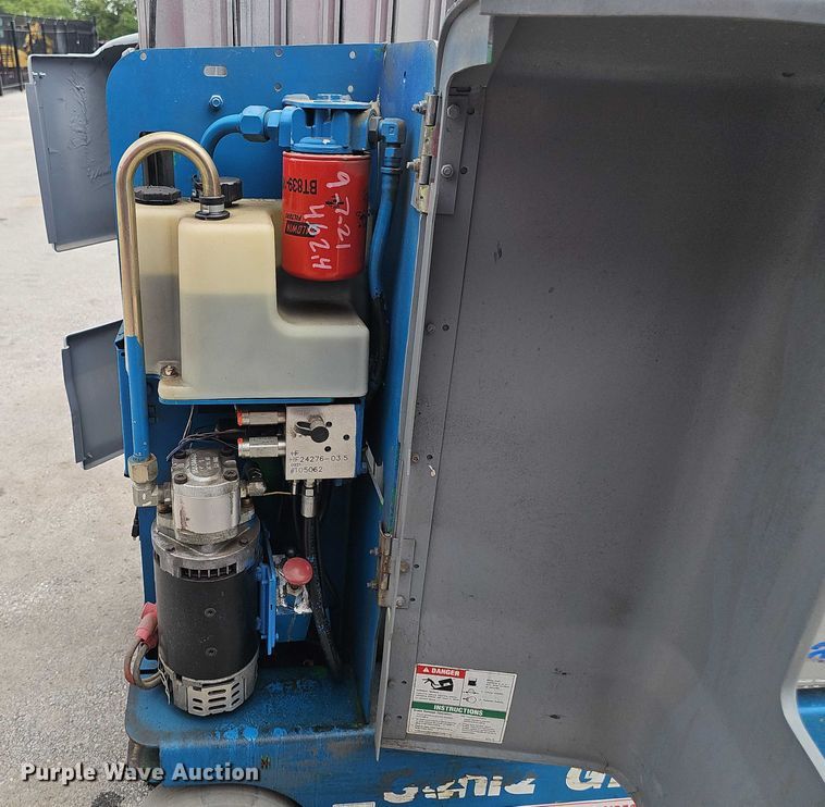 image for item DR3915 2009 Genie Runabout GR-20 vertical lift