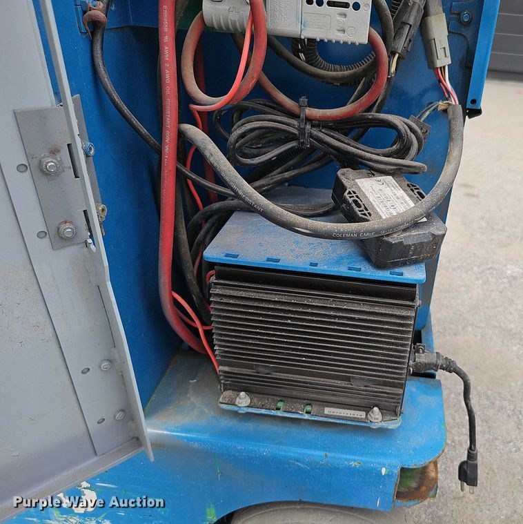 image for item DR3915 2009 Genie Runabout GR-20 vertical lift