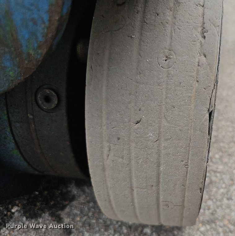 image for item DR3915 2009 Genie Runabout GR-20 vertical lift