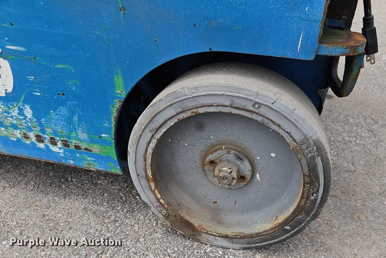 image for item DR3915 2009 Genie Runabout GR-20 vertical lift