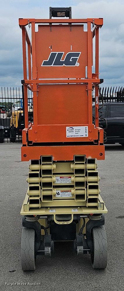image for item DR3916 2016 JLG 2632ES scissor lift