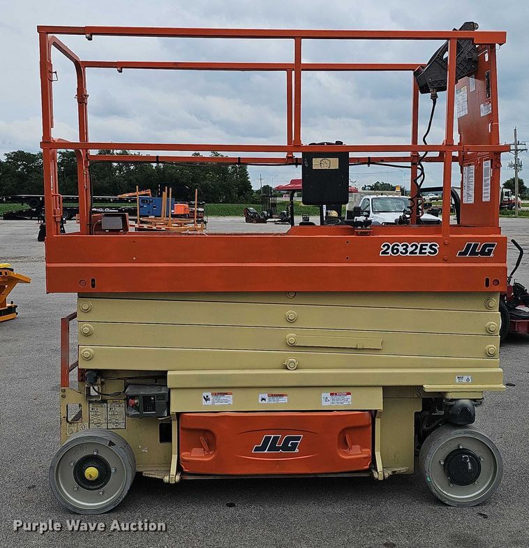 image for item DR3916 2016 JLG 2632ES scissor lift