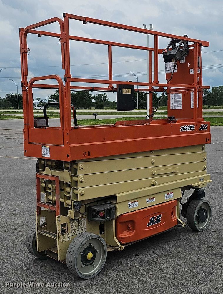 image for item DR3916 2016 JLG 2632ES scissor lift