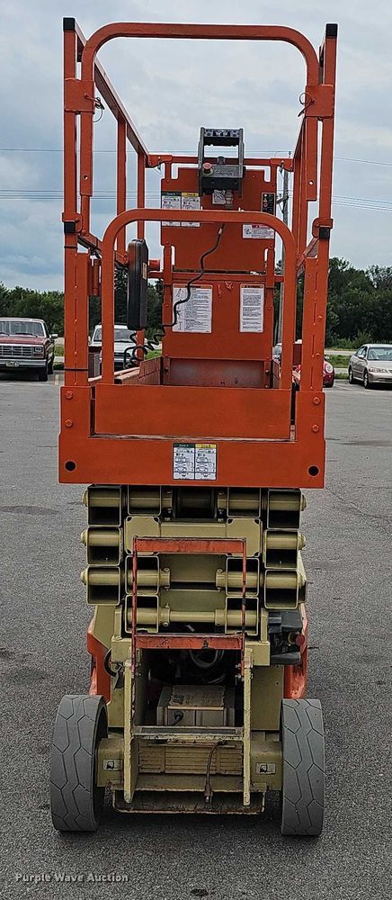 image for item DR3916 2016 JLG 2632ES scissor lift