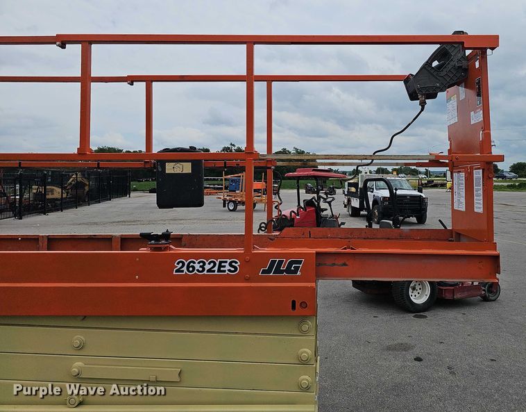image for item DR3916 2016 JLG 2632ES scissor lift