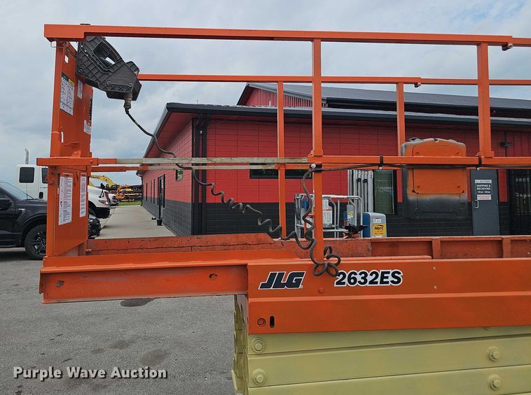 image for item DR3916 2016 JLG 2632ES scissor lift
