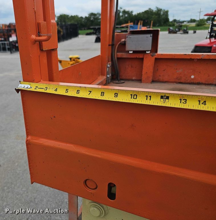 image for item DR3916 2016 JLG 2632ES scissor lift