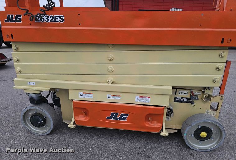 image for item DR3916 2016 JLG 2632ES scissor lift