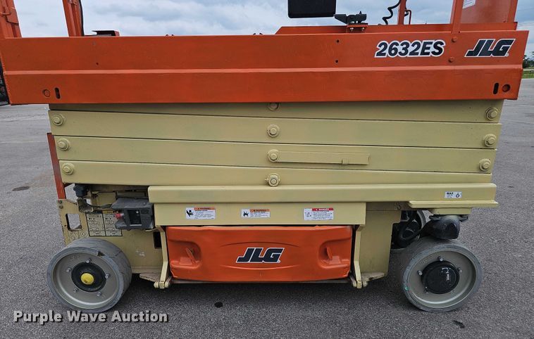 image for item DR3916 2016 JLG 2632ES scissor lift