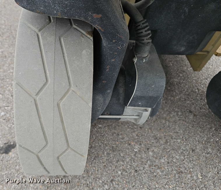 image for item DR3916 2016 JLG 2632ES scissor lift